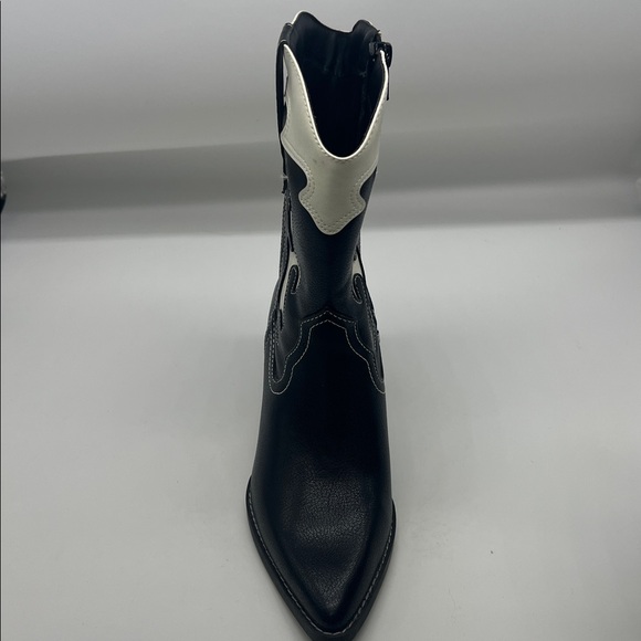 Universal Thread - Western Black And White Pointed Toe Cowboy Boots Size 6.5 - Picture 3 of 13
